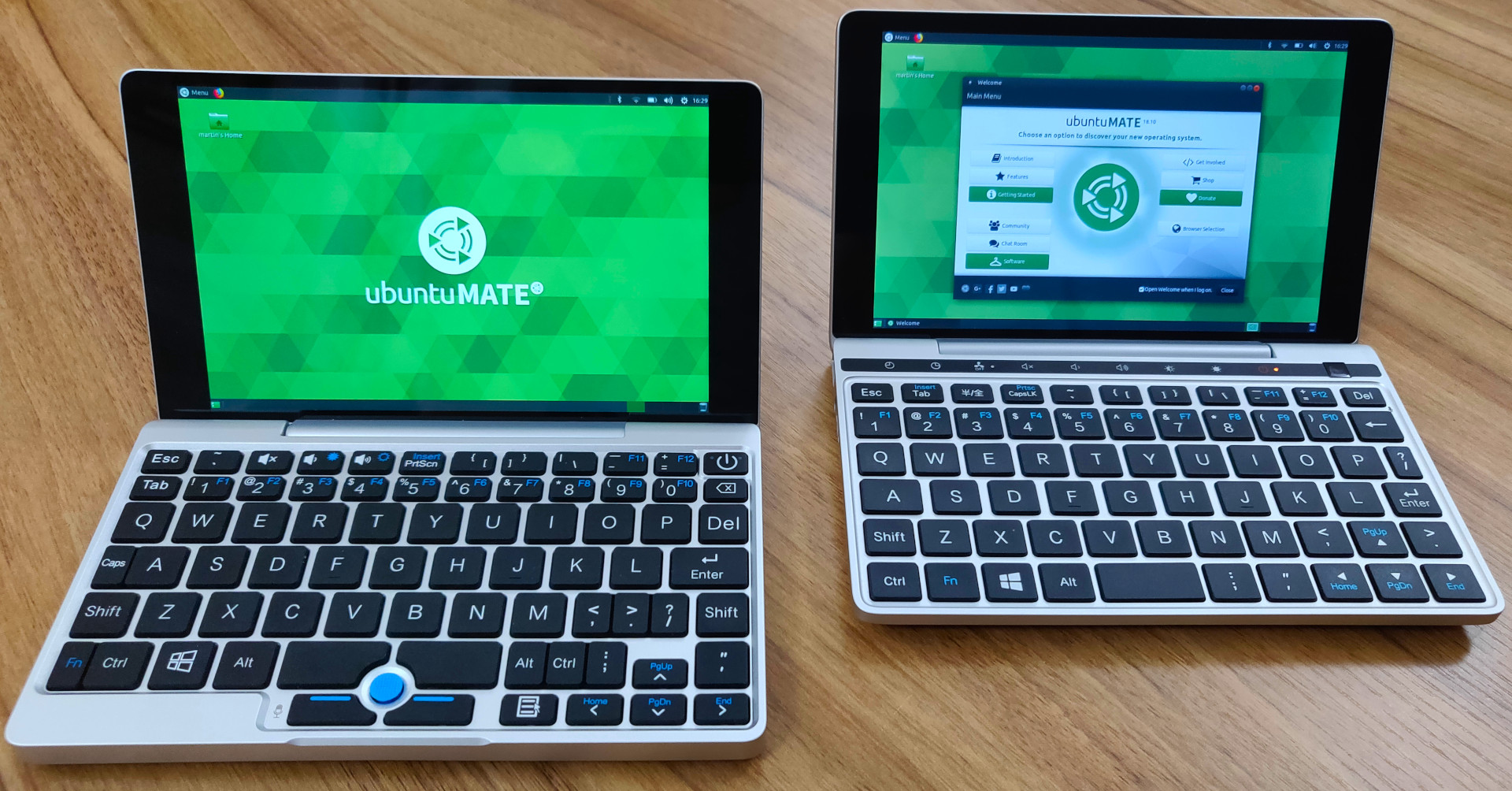 Ubuntu MATE 18.10 running on the GPD Pocket (left) and GPD Pocket 2 (right)